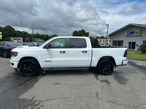 Used 2024 RAM 1500 Laramie AWD/4WD image 3