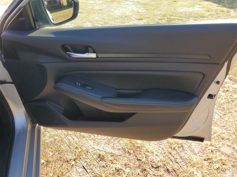 Used 2024 Nissan Altima 2.5 SV image 35