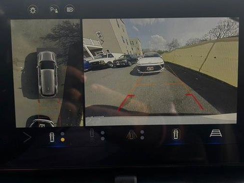 Used 2025 Chevrolet Equinox LT w/ Convenience Package II image 16