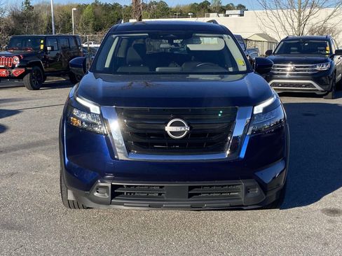 Used 2025 Nissan Pathfinder SV AWD/4WD image 2