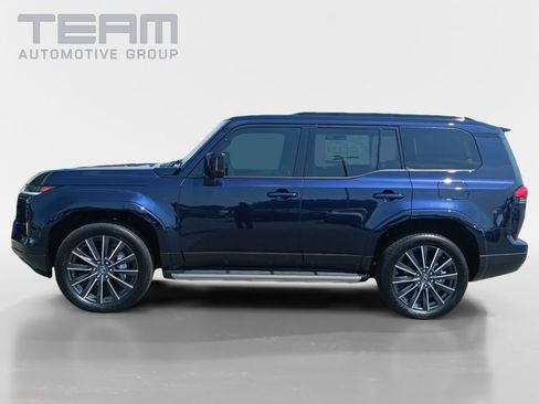 Used 2025 Lexus GX 550 w/ Accessory Package (2T) AWD/4WD image 4