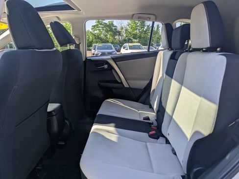Used 2018 Toyota RAV4 XLE AWD/4WD image 17