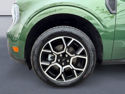 Used 2025 Ford Maverick Lariat image 9