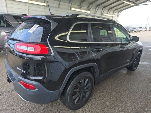 Used 2017 Jeep Cherokee Limited w/ Trailer Tow Group AWD/4WD image 5