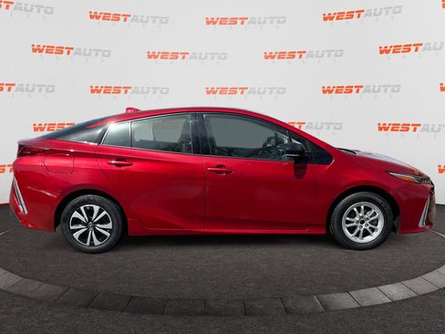 Used 2019 Toyota Prius Prime Plus image 6