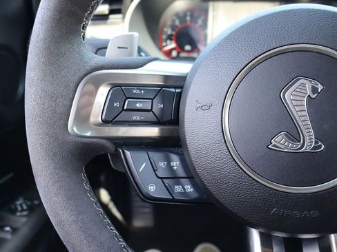 Used 2021 Ford Mustang Shelby GT500 w/ Carbon Fiber Track Pack RWD image 8
