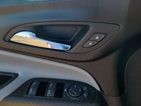 Used 2024 Chevrolet Equinox LS w/ LS Convenience Package FWD image 14