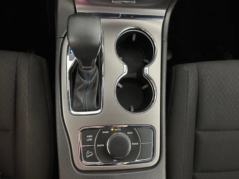 Used 2018 Jeep Grand Cherokee Laredo AWD/4WD image 22
