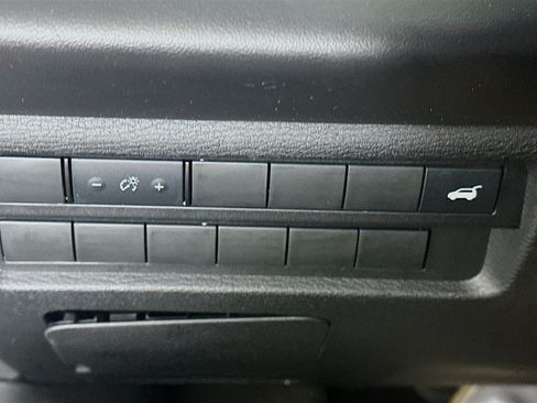 Used 2024 Mitsubishi Outlander SE FWD image 17