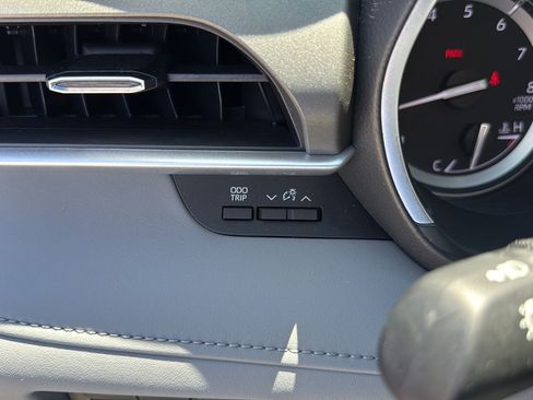Used 2022 Toyota Highlander XLE FWD image 22