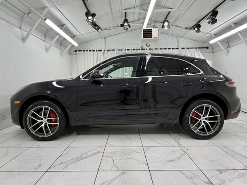 Certified 2023 Porsche Macan S AWD/4WD image 2