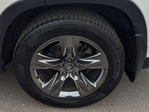Used 2018 Toyota Highlander Limited Platinum AWD/4WD image 7