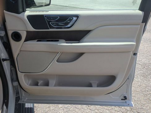 Used 2021 Lincoln Navigator L Reserve AWD/4WD image 27