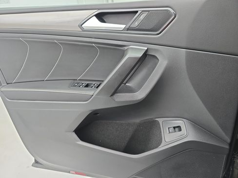 Certified 2024 Volkswagen Tiguan SE FWD image 28