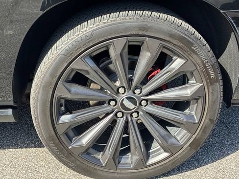 Used 2025 Cadillac Escalade ESV V AWD/4WD image 13