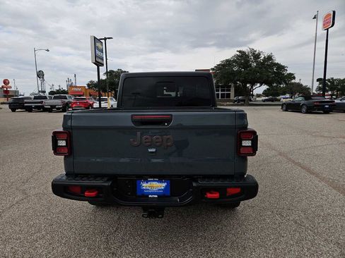 Used 2025 Jeep Gladiator Rubicon w/ Convenience Group AWD/4WD image 7