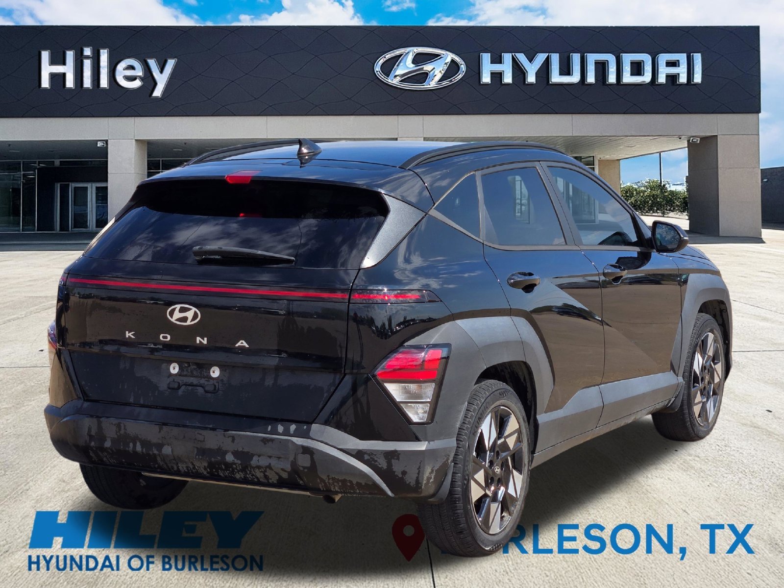 Used 2024 Hyundai Kona SEL w/ Convenience Package FWD image 4