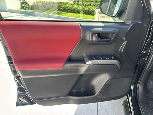 Used 2022 Toyota Tacoma SR5 w/ Technology Package RWD image 38