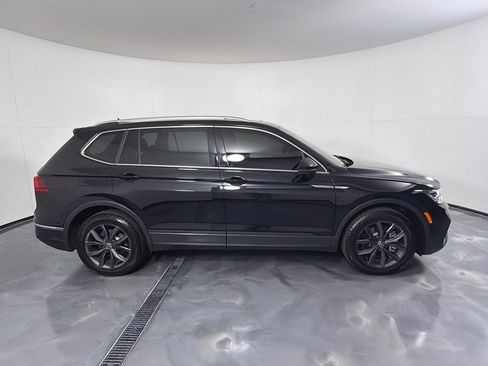 Used 2023 Volkswagen Tiguan SE w/ Panoramic Sunroof Package FWD image 4