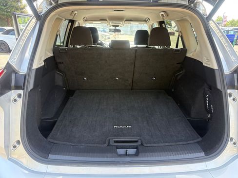 Used 2025 Nissan Rogue SV AWD/4WD image 33