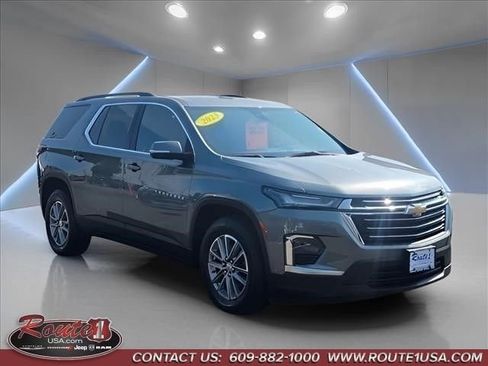 Used 2023 Chevrolet Traverse LT image 1