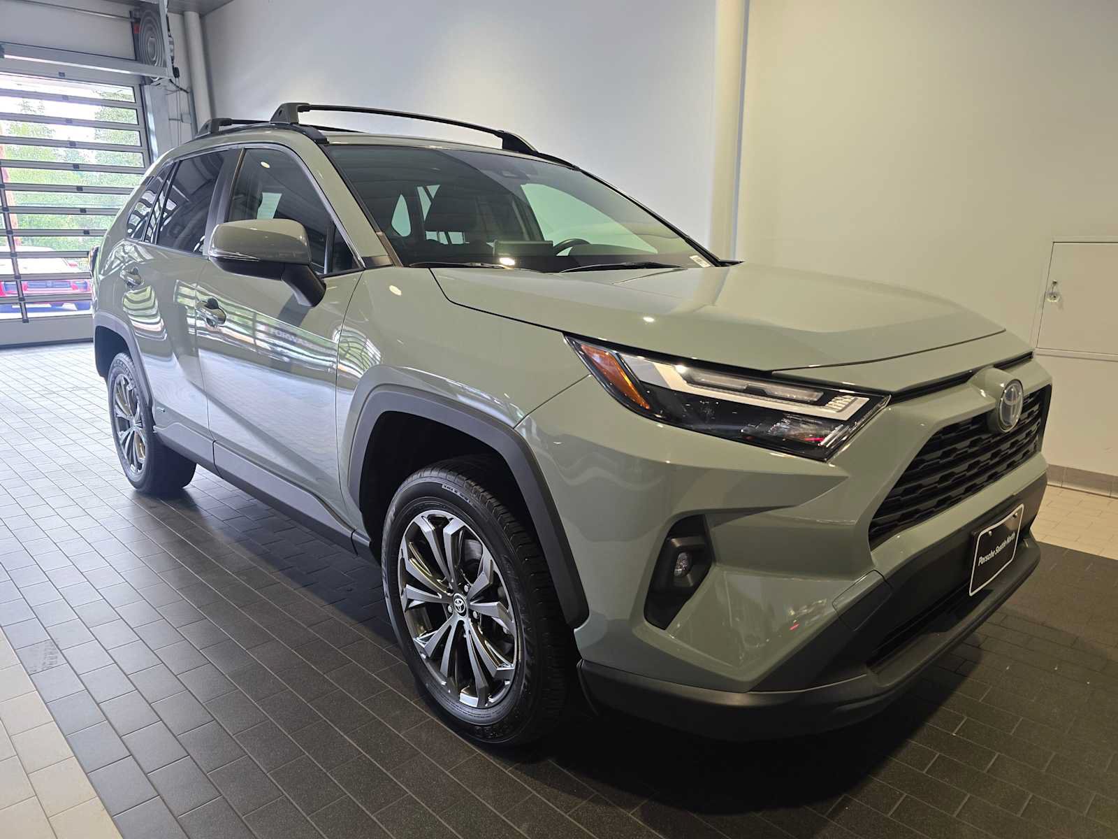 Used 2023 Toyota RAV4 XLE Premium AWD/4WD image 9
