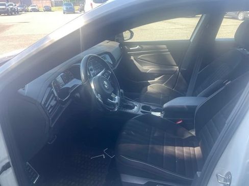 Used 2019 Volkswagen Jetta GLI FWD image 11