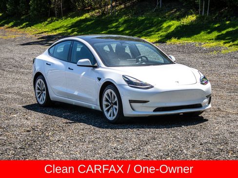 Used 2022 Tesla Model 3 Standard Range RWD image 10