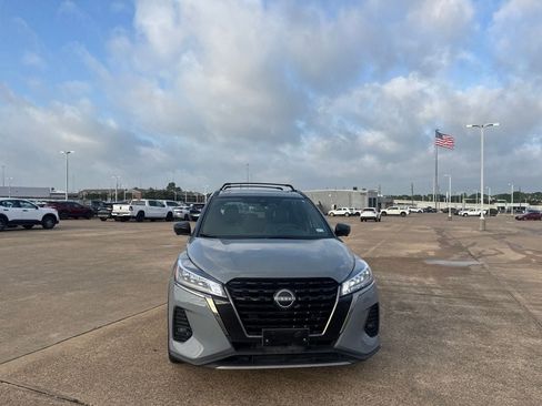 Used 2024 Nissan Kicks SR w/ SR Premium Package FWD image 4