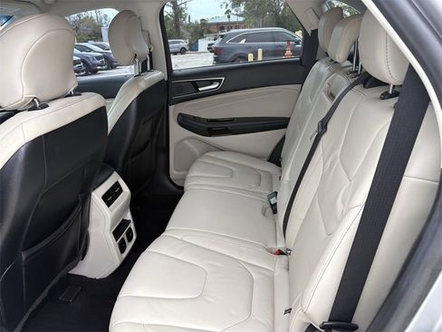 Used 2019 Ford Edge Titanium image 21