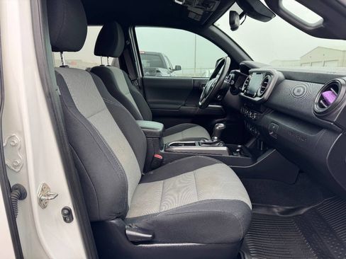 Used 2020 Toyota Tacoma TRD Off-Road image 9