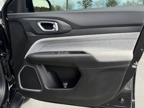 Used 2024 Jeep Compass Latitude AWD/4WD image 33