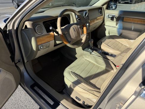 Used 2006 Lincoln Zephyr image 8