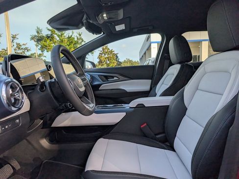 New 2026 Chevrolet Equinox EV LT image 11