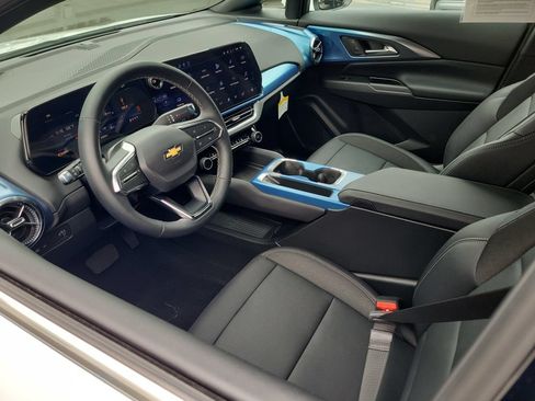 Used 2026 Chevrolet Equinox EV LT FWD image 3