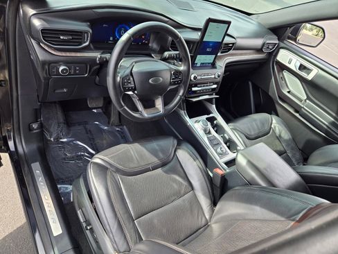 Used 2020 Ford Explorer Platinum w/ Premium Technology Package AWD/4WD image 16