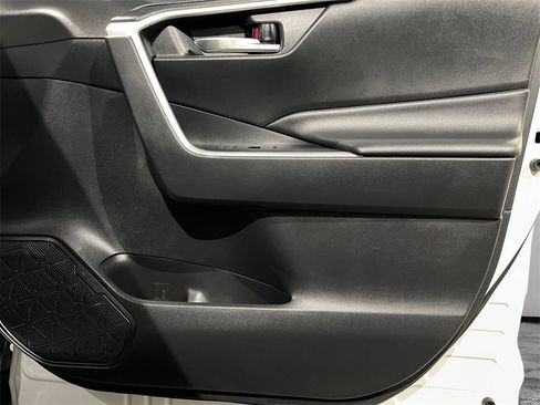 Used 2023 Toyota RAV4 AWD Hybrid image 13