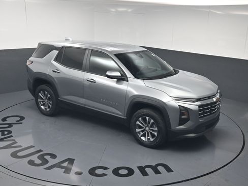 Used 2026 Chevrolet Equinox LT FWD image 32