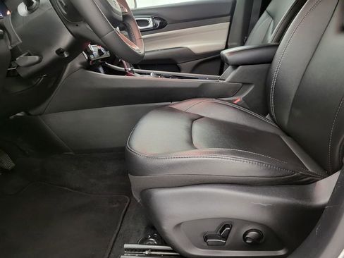 Used 2025 Jeep Compass Limited AWD/4WD image 2