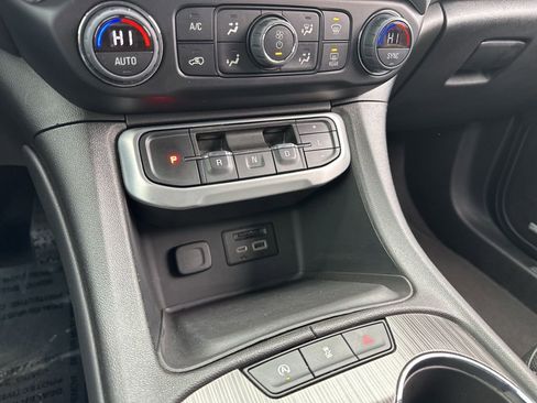 Used 2023 GMC Acadia SLT image 44