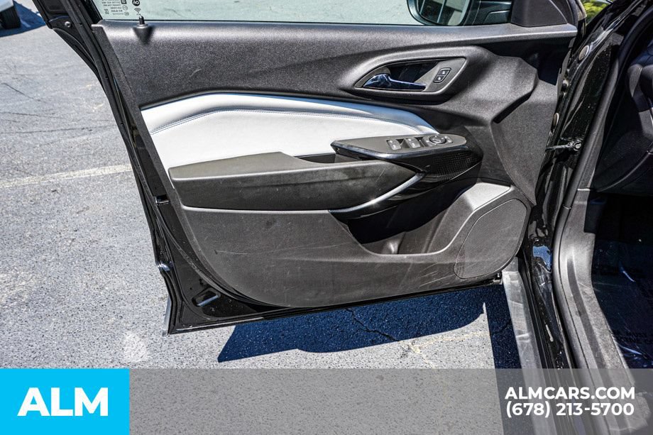 Used 2025 Chevrolet Trax LT FWD image 45