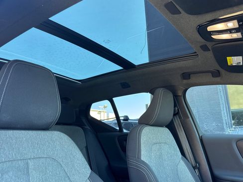 Certified 2025 Volvo XC40 B5 Core AWD/4WD image 18