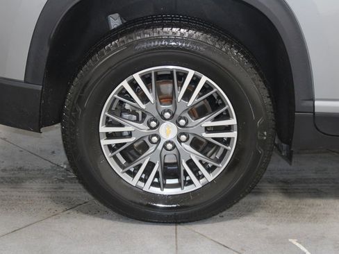 Used 2024 Chevrolet Traverse LT image 13