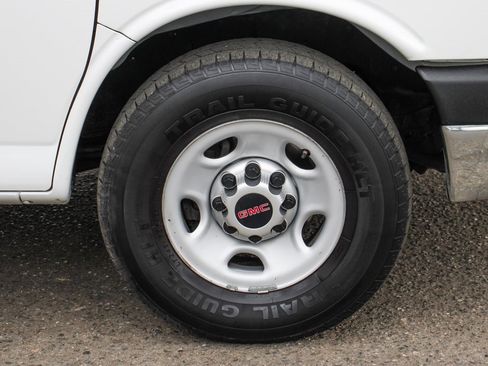 Used 2012 GMC Savana 3500 image 32