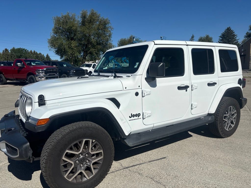 Used 2025 Jeep Wrangler Unlimited Sahara AWD/4WD image 3
