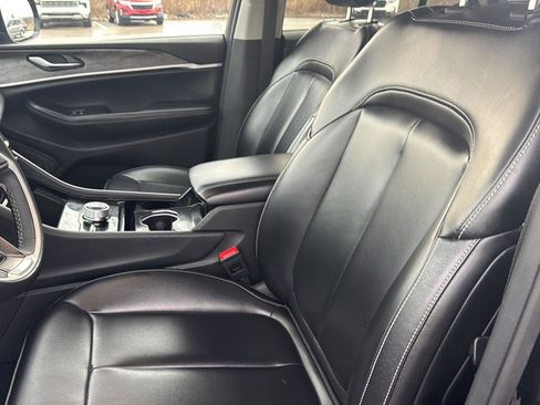 Used 2023 Jeep Grand Cherokee Limited image 13