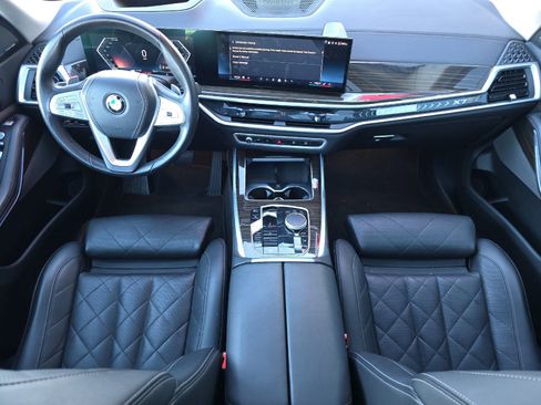 Used 2024 BMW X7 xDrive40i w/ Premium Package image 12