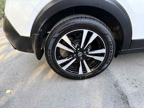 Used 2019 Nissan Kicks SR FWD image 16
