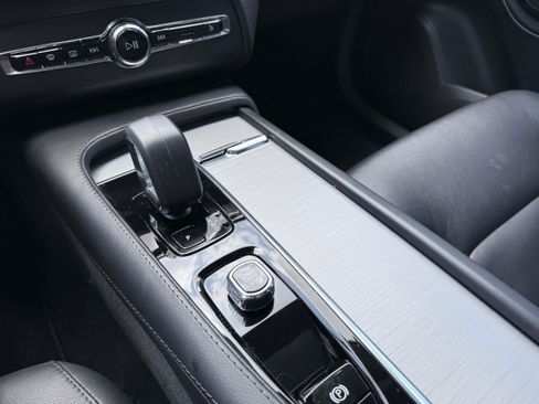 Certified 2023 Volvo XC90 B5 Core AWD/4WD image 23