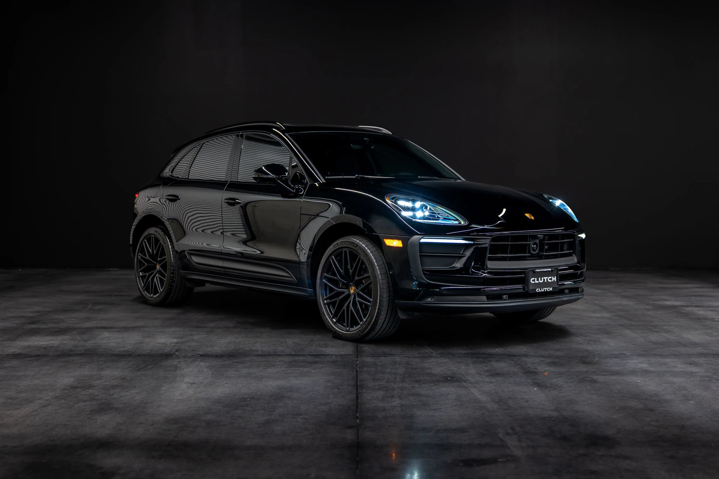 Used 2024 Porsche Macan AWD/4WD image 3